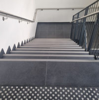 ILIS Treppenwinkel Aluminium mit abriebfester Spezial-Emaillierung