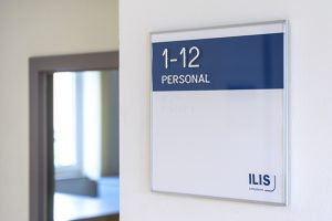 ILIS quality line Türschild mit taktiler Profilschrift und Braille
